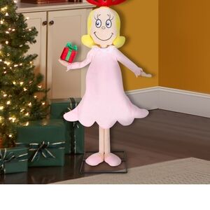 Cindy Lou 4 foot Musical anamatronical